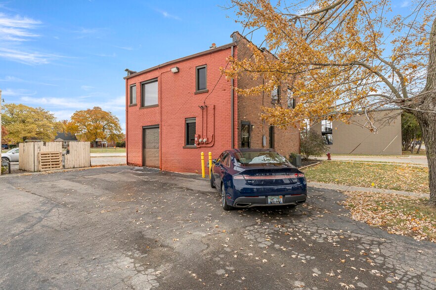 More Photos Of 6336 Fox Ave, Allen Park Office For Sale