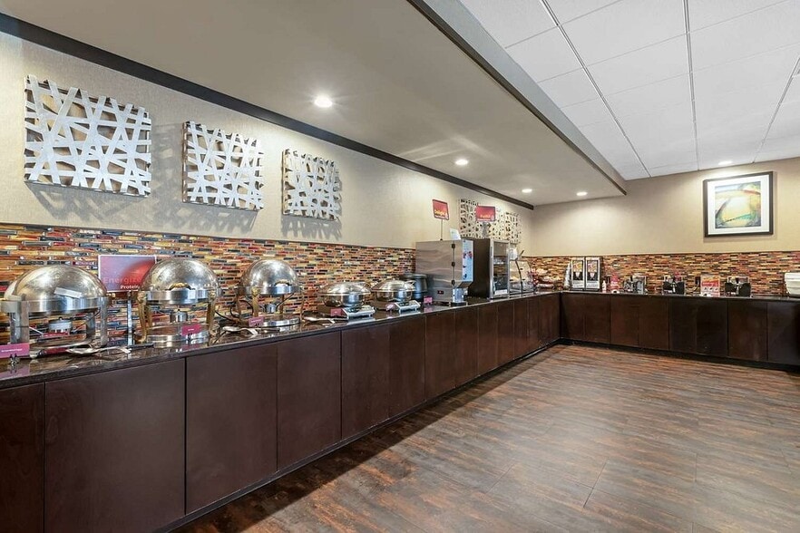 More Photos Of 4706 S 108th St, Omaha Hotel For Sale