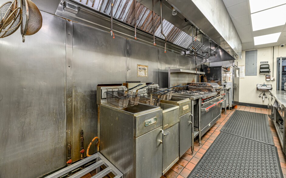 More Photos Of 2615 Freeport Rd, Natrona Heights Bar For Lease