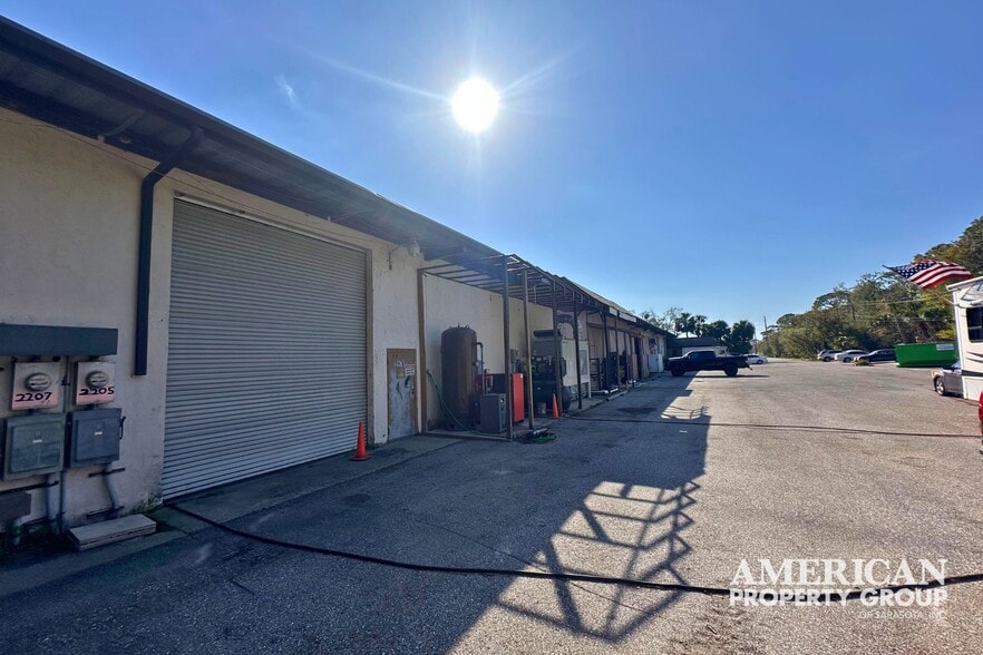 More Photos Of 2205 Industrial Blvd, Sarasota Warehouse For Lease