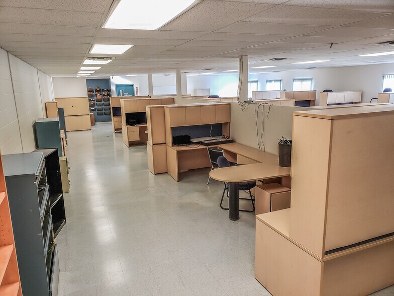 More Photos Of 7622 18th St NW, Edmonton Manufacturing For Lease