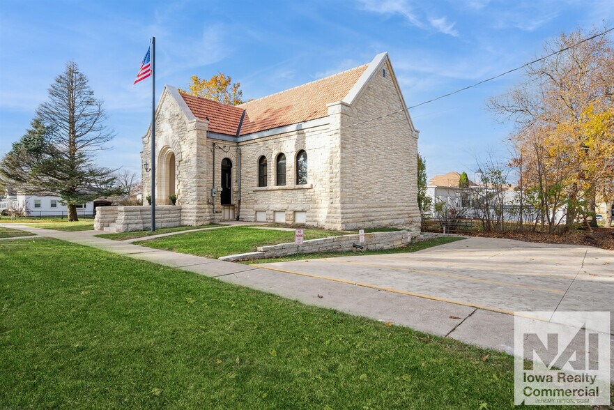 More Photos Of 100 E 1st St, Anamosa Specialty For Sale