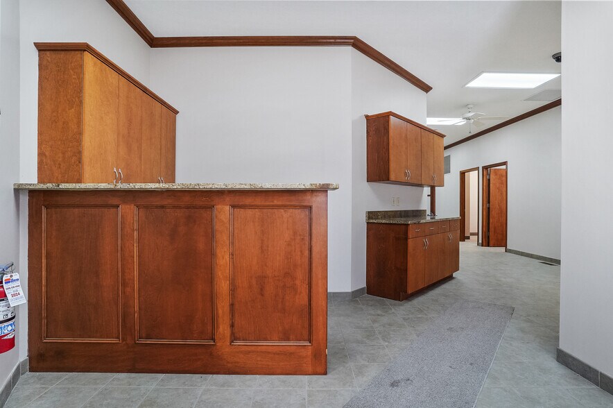 More Photos Of 120 W Aurora Rd, Northfield Medical For Lease