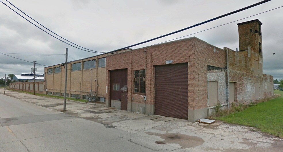 Primary Photo Of 1600-1660 Pleasant St, Dekalb Manufacturing For Sale