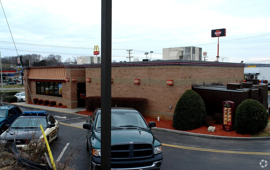 More Photos Of 2240 N Charles G Seivers Blvd, Clinton Fast Food For Lease