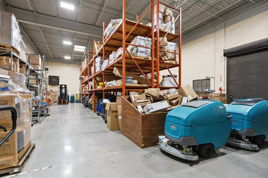 More Photos Of 127 Tanner Rd, Greenville Flex For Lease