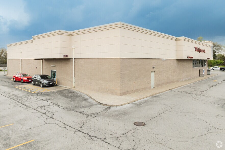 More Photos Of 2562 Navarre Ave, Oregon Freestanding For Sale