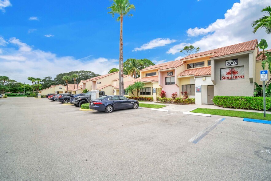 More Photos Of 2499 Glades Rd, Boca Raton Office For Lease
