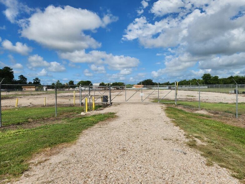 More Photos Of 14090 County Road 282, Alvin Land For Lease