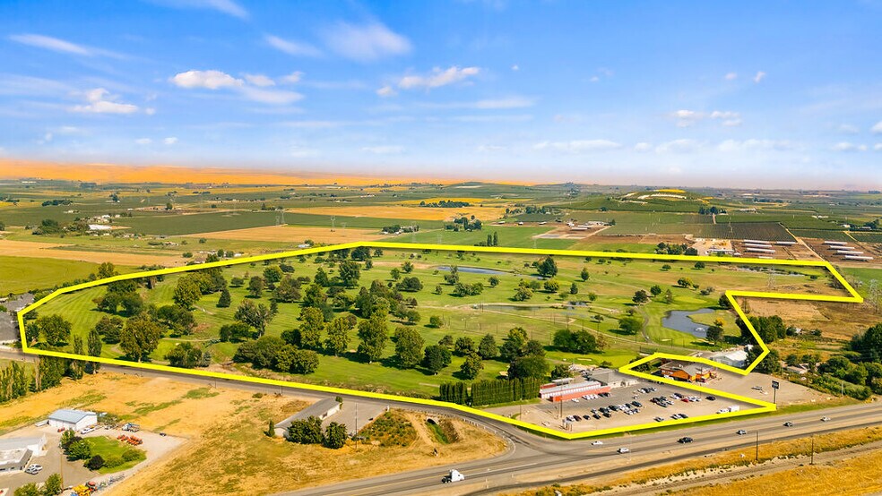 More Photos Of 31 Ray Rd, Sunnyside Sports And Entertainment For Sale