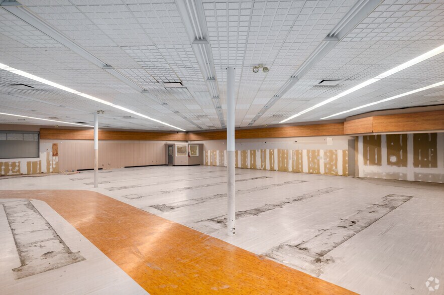 More Photos Of 4635 S Capitol St SW, Washington Drugstore For Lease