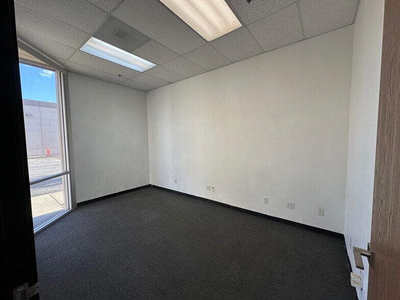 More Photos Of 41519 Cherry St, Murrieta Warehouse For Lease