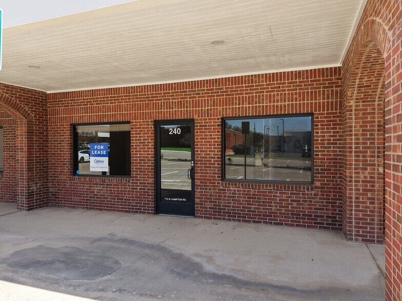 More Photos Of 712 N Hampton Rd, DeSoto Storefront Retail Office For Lease