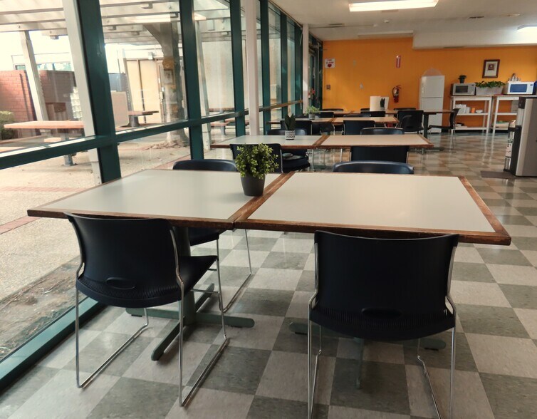 More Photos Of 1910-1920 5th St, Davis Light Manufacturing For Lease