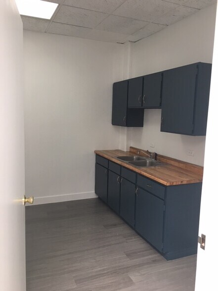 More Photos Of 3101 Ocean Park Blvd, Santa Monica Light Distribution For Lease