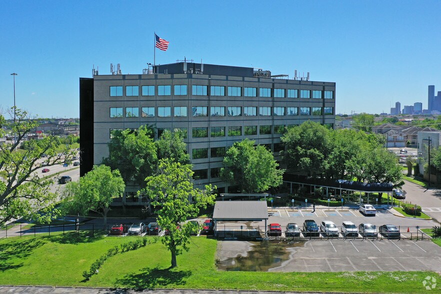 More Photos Of 5225 Katy Fwy, Houston Office For Lease