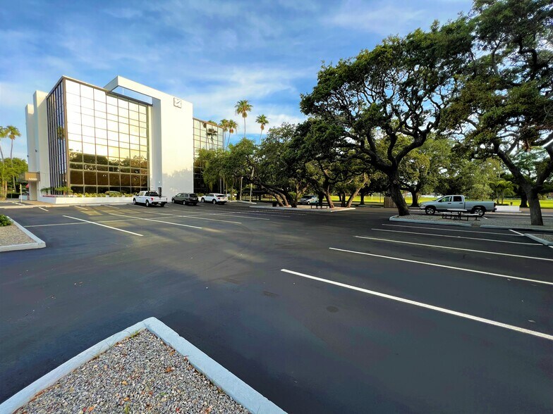 More Photos Of 5999 Central Ave, Saint Petersburg Office For Lease