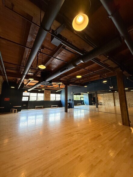 More Photos Of 4700 N Ravenswood Ave, Chicago Warehouse For Lease