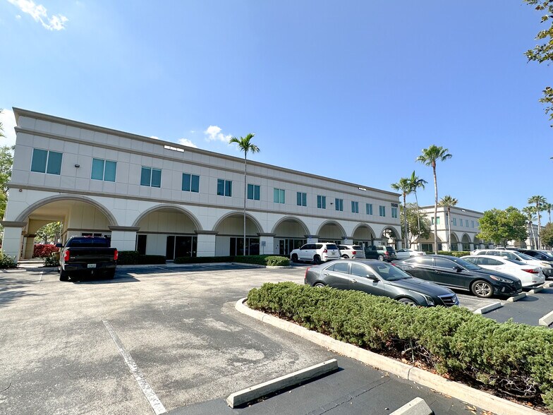 Primary Photo Of 11621 Kew Gardens Ave, Palm Beach Gardens Medical For Lease