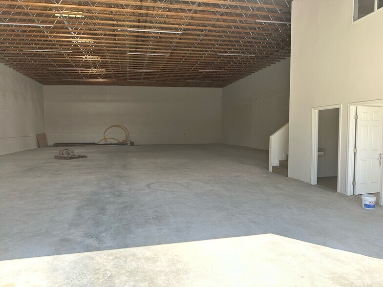 More Photos Of 7626 Balboa Blvd, Van Nuys Warehouse For Lease