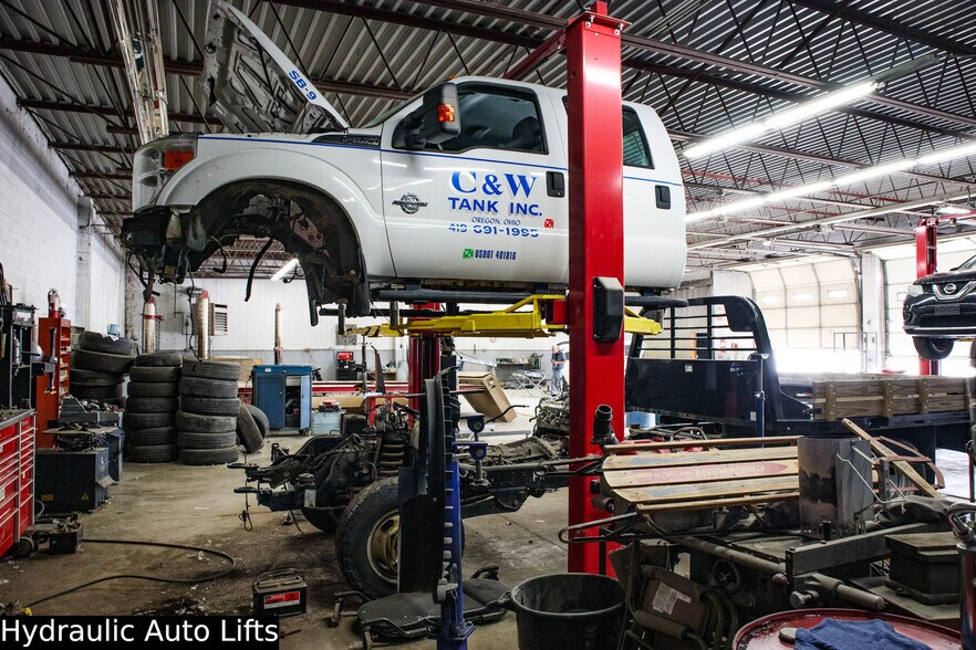 More Photos Of 325 1st St, Toledo Office For Sale