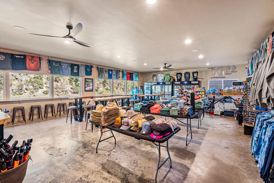 More Photos Of 11744 Galice Rd, Merlin Hotel For Sale