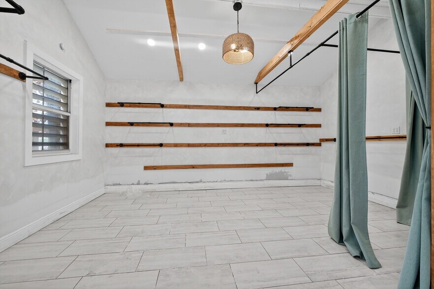 More Photos Of 411 Flagler Ave, New Smyrna Beach Freestanding For Lease