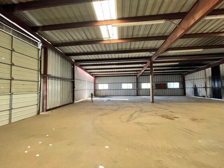 More Photos Of 504 N 2nd St, Carrizo Springs Warehouse For Sale
