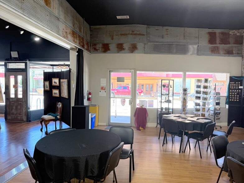 More Photos Of 328-340 Oak St, Red Bluff Storefront For Sale