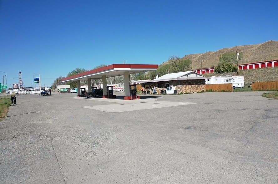 Primary Photo Of 4293 US Highway 310, Joliet Service Station For Sale