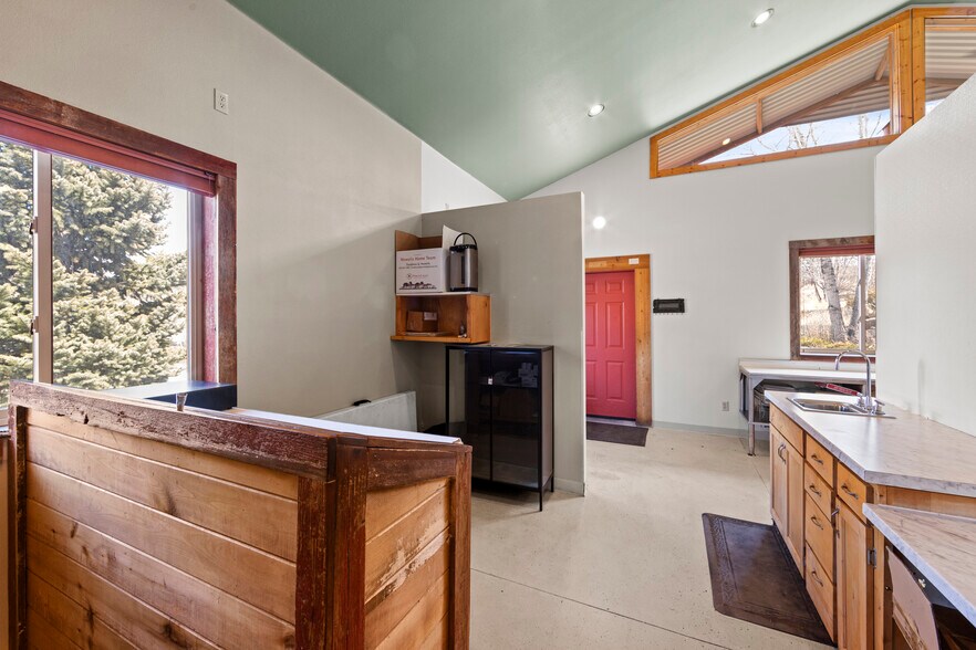 More Photos Of 606 W Byers Ave, Hot Sulphur Springs Flex For Sale