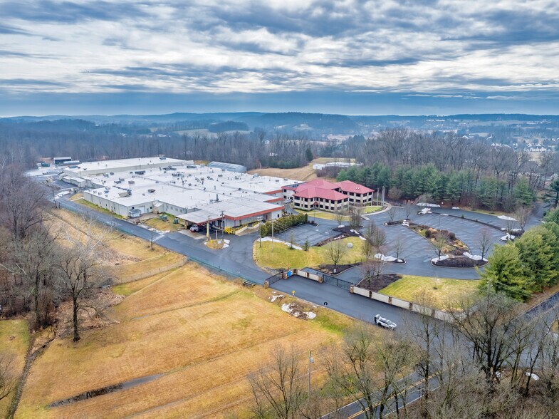 More Photos Of 47 Park Ave, Elverson Distribution For Lease