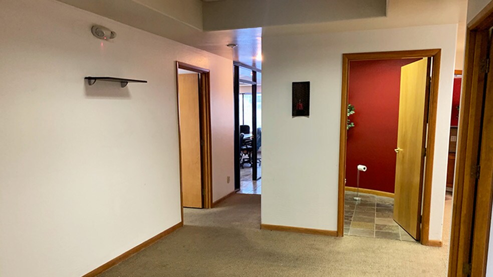 More Photos Of 12621 N Paradise Village Pky W, Phoenix Service Station For Sale