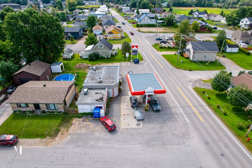 More Photos Of 728 St Saint-Joseph, Saint-raymond Service Station For Sale