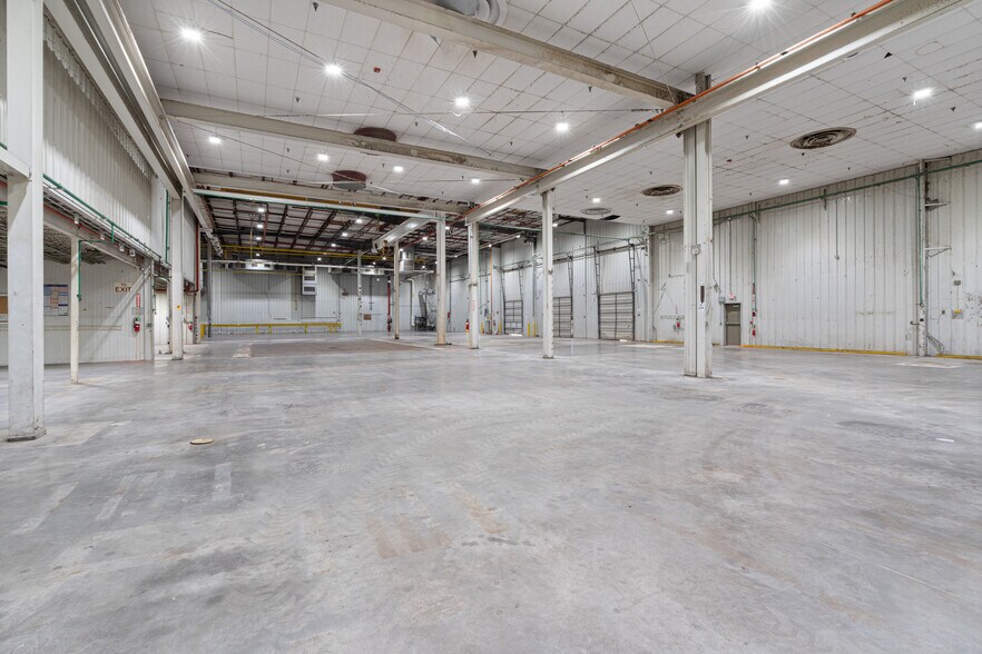 More Photos Of 400-402 W New Hope Rd, Rogers Manufacturing For Lease