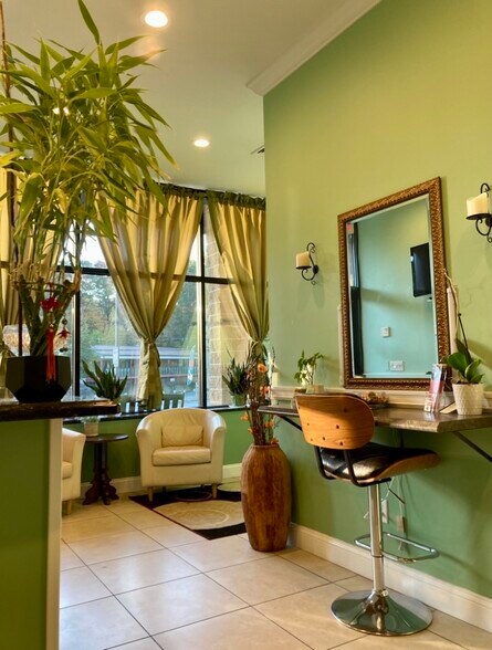 More Photos Of 549 N State Rd, Briarcliff Storefront For Sale