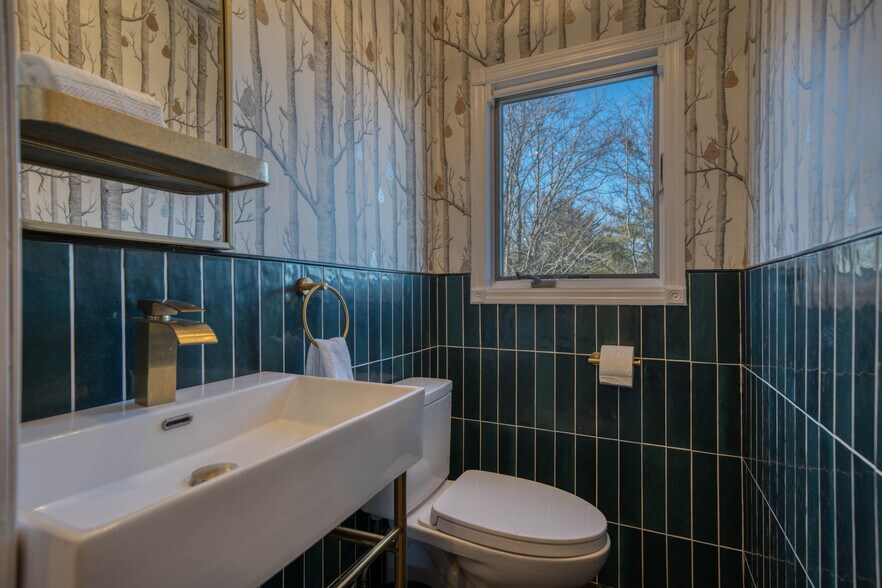 More Photos Of 218 NY-296, Windham Hotel For Sale