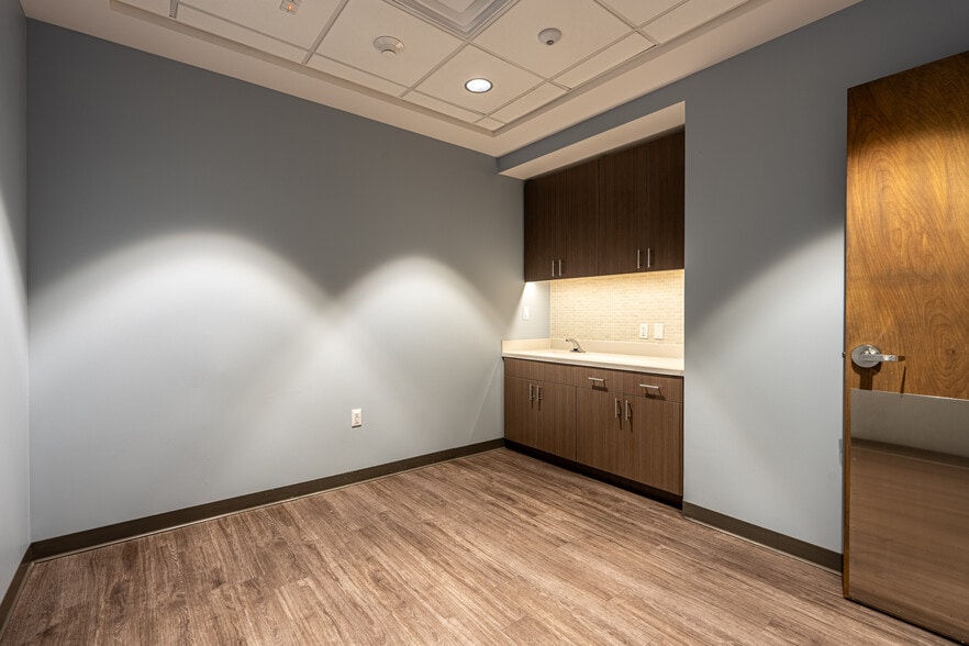 More Photos Of 1150 E Ogden Ave, Naperville Medical For Lease