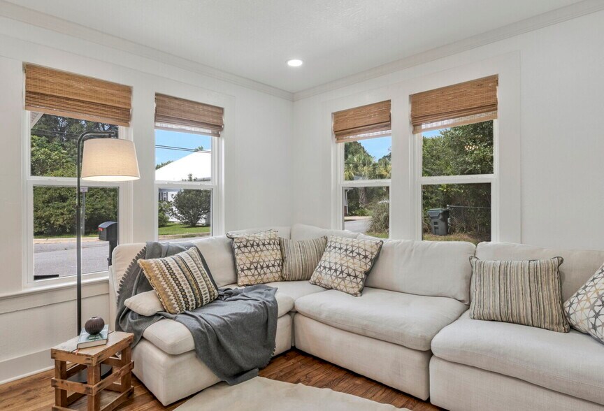 More Photos Of 6682 Ravine St, Milton Office Residential For Sale