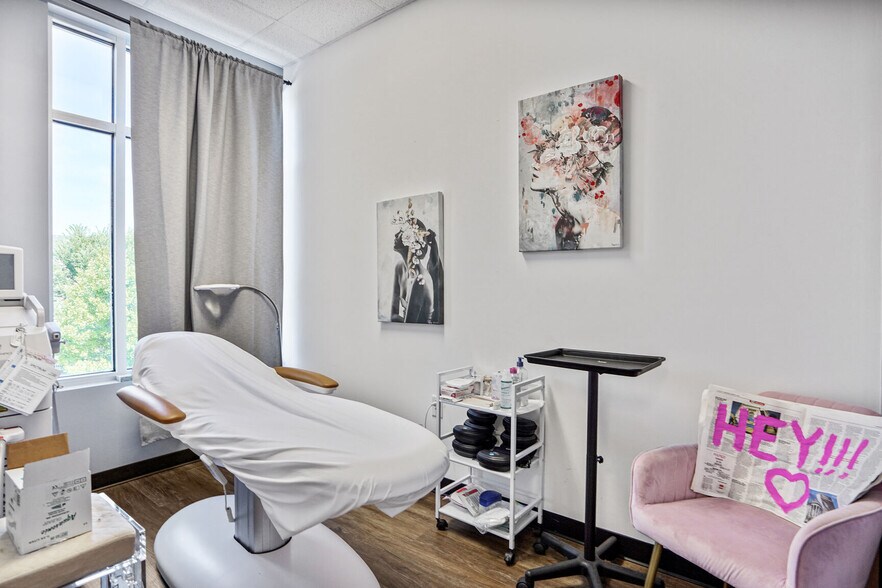 More Photos Of 7121 Leesburg Pike, Falls Church Storefront Retail Office For Sale