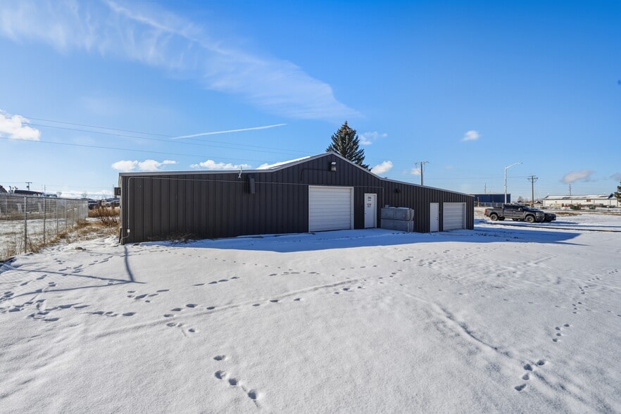 More Photos Of 189 Arden Dr, Belgrade Industrial For Lease