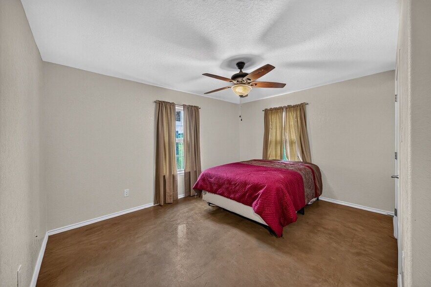 More Photos Of 4044 W FM 476, Poteet Flex For Sale