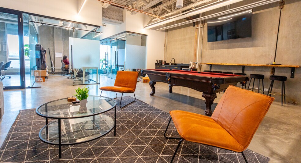 More Photos Of 1900-1990 Pandora St, Vancouver Office For Sale