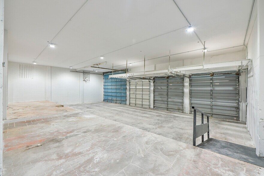 More Photos Of 530 17th St, West Palm Beach Light Distribution For Lease