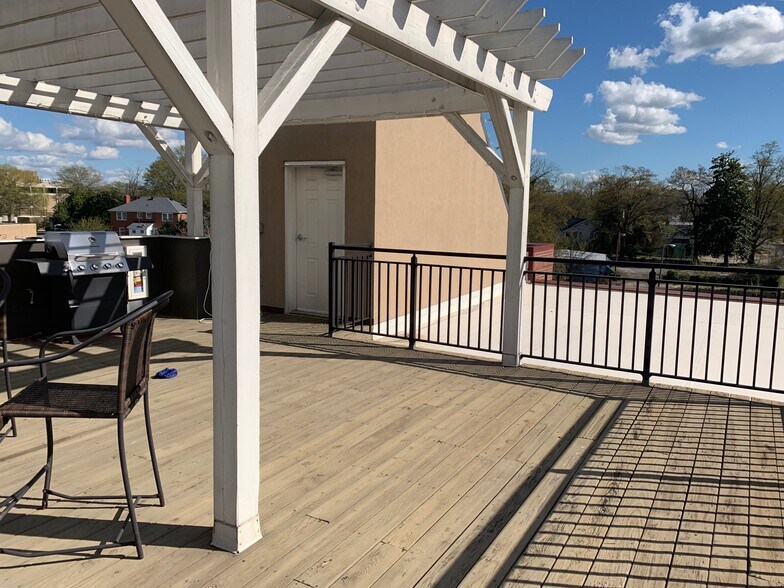 More Photos Of 301 Augusta St, Greenville Office Residential For Lease