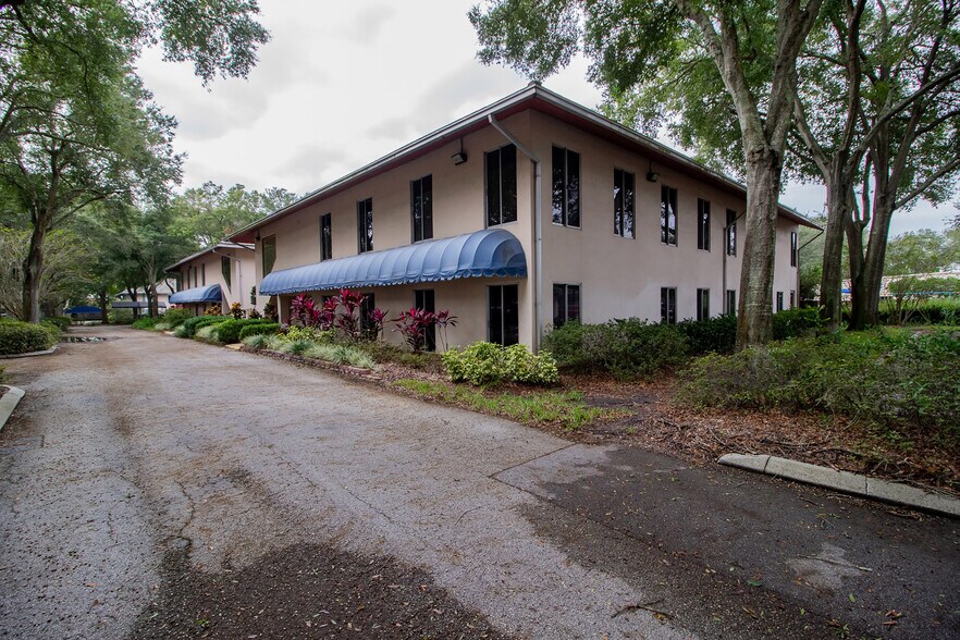 More Photos Of 2310 Commerce Point Dr, Lakeland Unknown For Lease