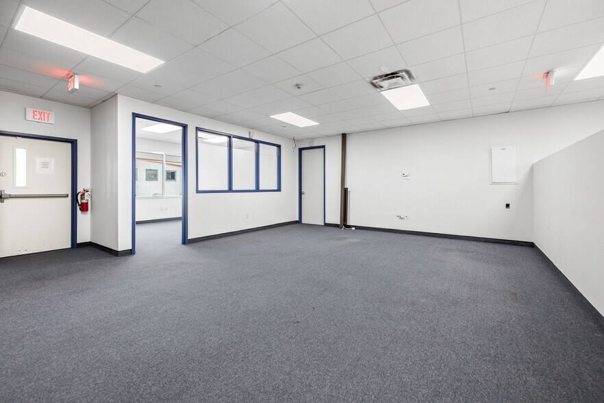 More Photos Of 6015 31st St E, Bradenton Office For Sale