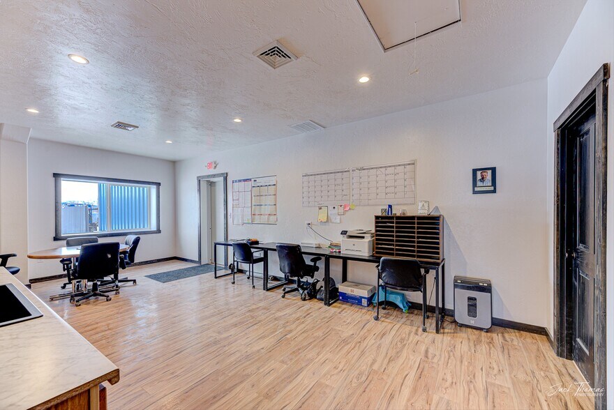 More Photos Of 4775 York Rd, Helena Light Distribution For Sale