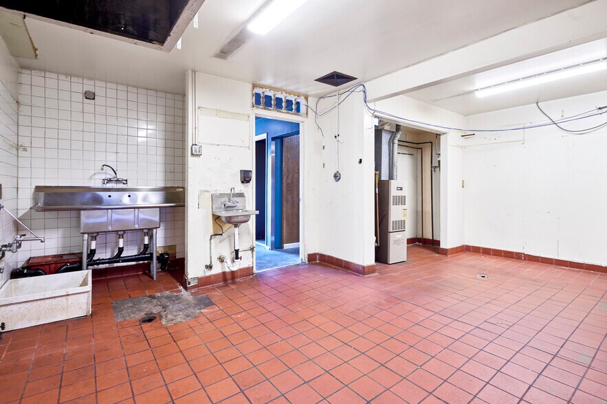 More Photos Of 709-711 S B St, San Mateo Storefront For Sale