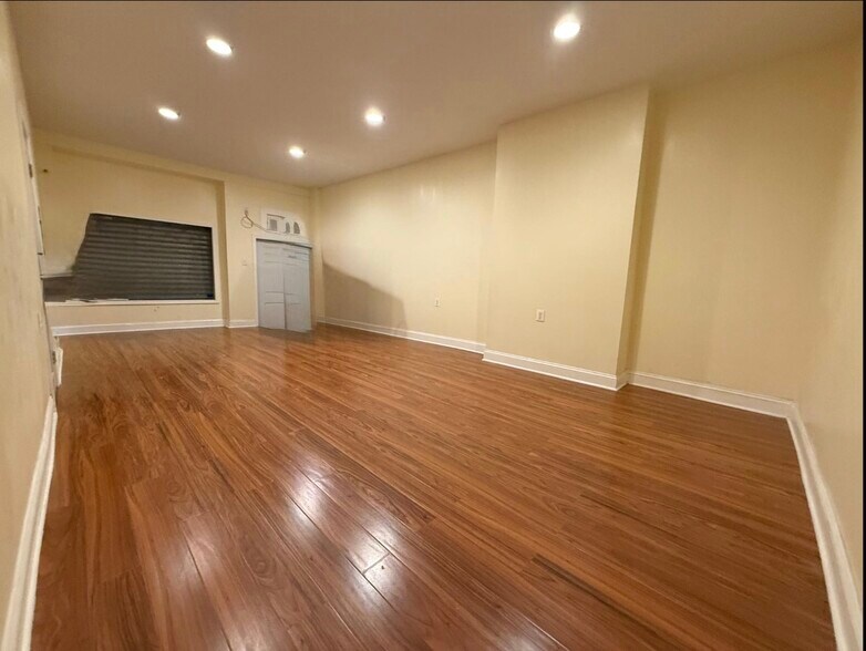 More Photos Of 804 Christian St, Philadelphia Storefront Retail Residential For Lease